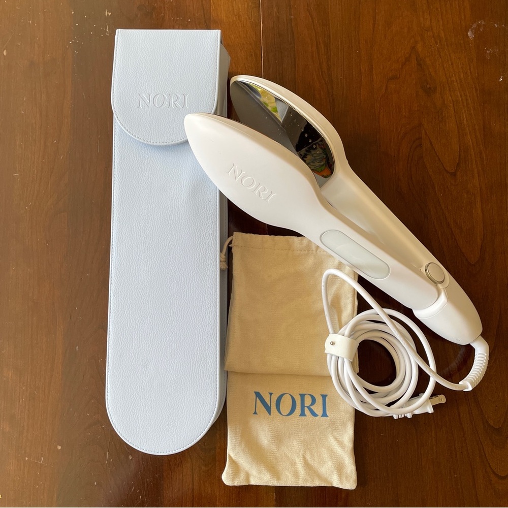 Nori Press White with Blue Travel Case, Handheld Steam Iron